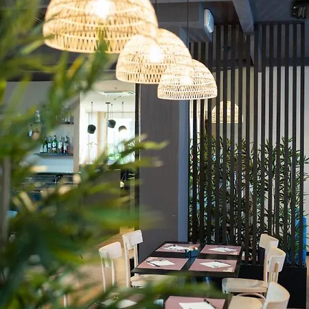 Isabella Hotel 3*